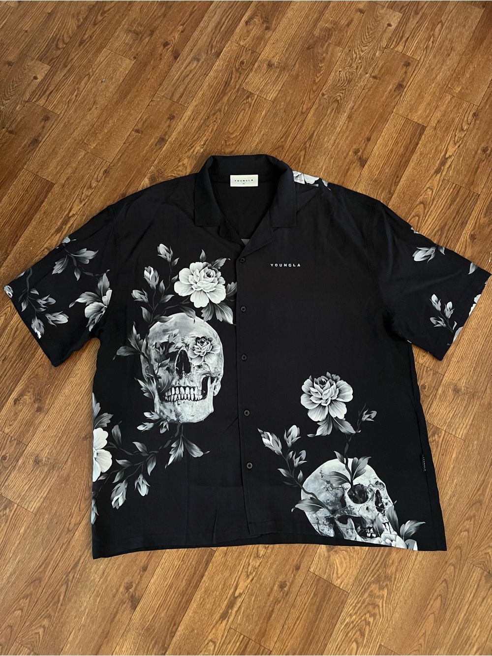 YoungLA black short-sleeve button-down shirt black white floral skull size XL